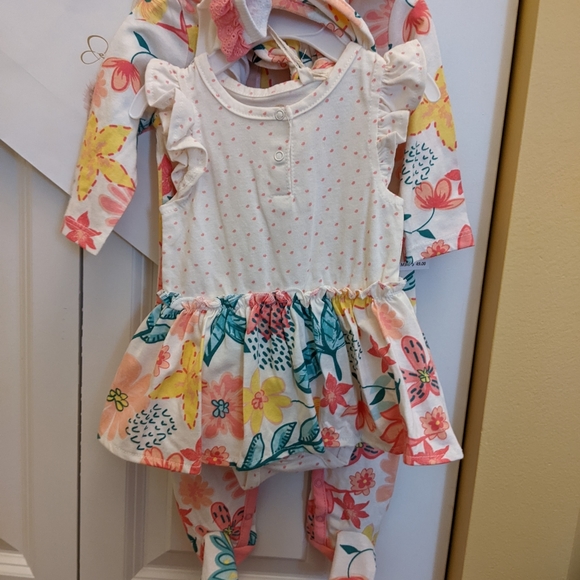 ☀️ Jessica Simpson 5 piece Layette Set - Picture 4 of 6